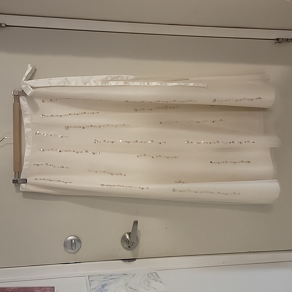 Long white skirt - Picture 1 of 8